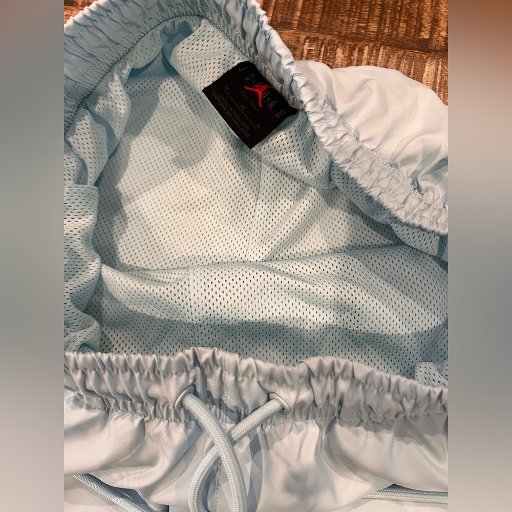 Jordan Essentials Shorts - Picture 2 of 7